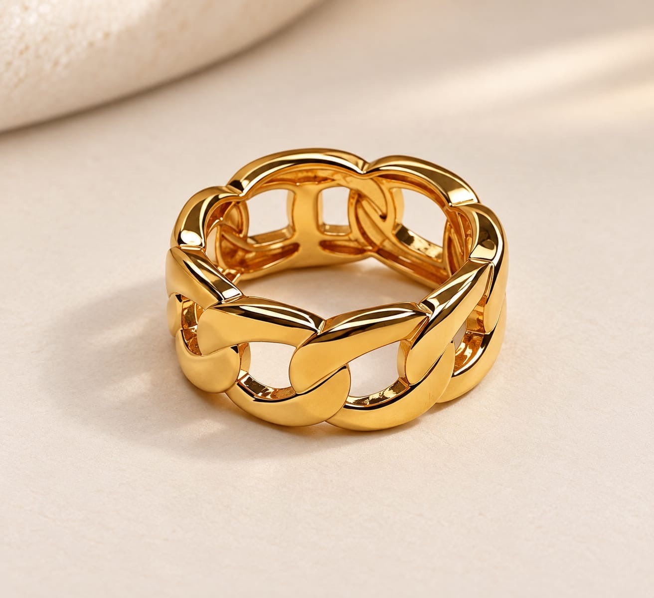 Golden Interlocking Link Ring